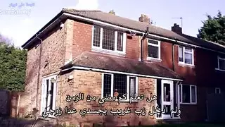 الزوجة تعاقب الخادمة