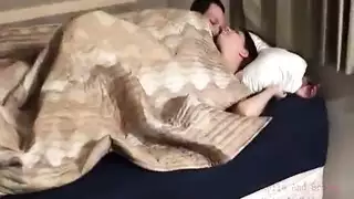 جنس عائلي قذر: بدون وقاية مع كس شابة ضيق