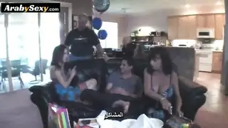 الأخ يركب أخته بقوة في عيد ميلاده