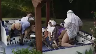 شهوة جنسية ثنائية: رشين تمارس الجنس مع سيبيل بقضيب اصطناعي