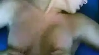 شقراء صغيرة تركب قضيب مراهق سميك في حركة إكس إكس إكس