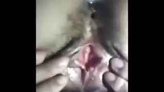 سمراء ذات فراء كثيفة تأخذ جنس عنيف من شاب أبيض