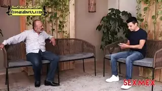 الزوجة تبتلع سائل ابن العم في إباحية برازيلية