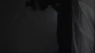 اتصال جنسي يتحول إلى فعل سكس خشن مع فتاة سمراء