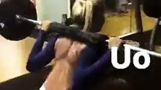 شقراء صغيرة تُمارس الجنس على وجهها وتبلع السائل المنوي