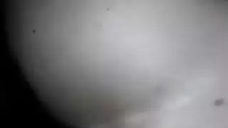 ذكور متحمسون يوجهون شابا وسيما خلال لعبة إباحية جامحة