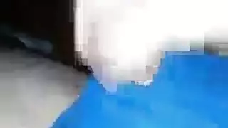 ممارسة جنس قاسية في الصالة الرياضية: مدرب وسيم يضرب عضوتين مثارتين في الصالة الرياضية بعمق