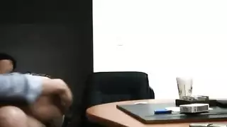 المدير يسود السكرتيرة بنيك مكتبي قاسي في المكتب