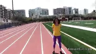 جماع قذر في المرحاض: لعق فرجها المبلل وإيلاج إصبع في المؤخرة