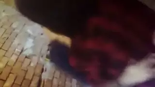محب النساء وخطيبته في مداعبة قوية وحركة إباحية