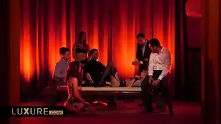 أثداء المقلاع وعملية الجنس الجماعي