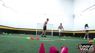 شابان ساخنان في جنس صريح على طريقة أفلام إكس إكس إكس