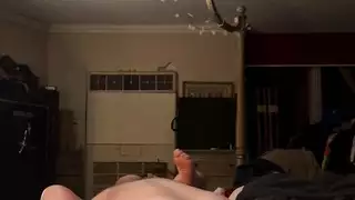 كس فتاة سمراء السمين يلعق ثم يتم ممارسة الجنس به بقوة