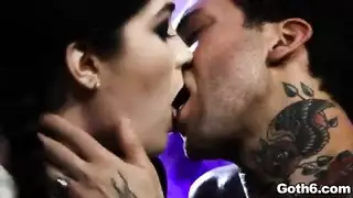 سكس عائلي عنيف: لعق فرج بقوة ونيك شديد