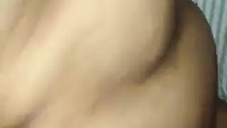 شفار مهبل ضيقة تمط وتُداعب بالأصابع