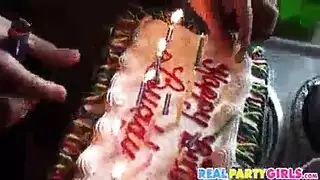 أوجي شرجي وكس في احتفال عيد ميلاد نجمة البورنو