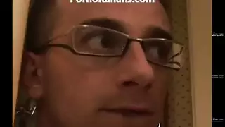 هذه الأم الساخنة مشتعلة لتذوق قضيب وجنس خشن