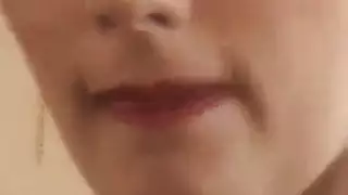 فتاة سودانية غريبة تأخذ عدة زب