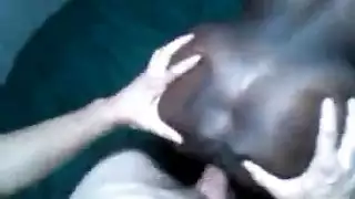 رغبة محرمة: امرأة أكبر تسيطر على قضيب شاب