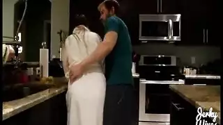 مزيج مداعبة فم ويد شهواني لقذف كبير