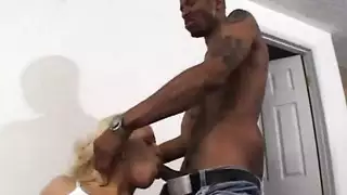 بورن هاردكور يضم فتيات الحي المحليات