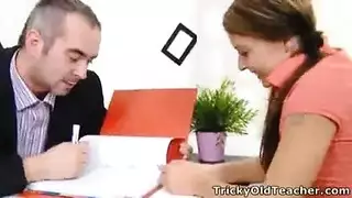 طالبة جامعية راسبة تكسب درجة a+ بفرجها شريط جنسي مع الأستاذ