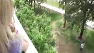 ثلاث مراهقات عاريات وأبيهن في علاقة جنسية جماعية جامحة