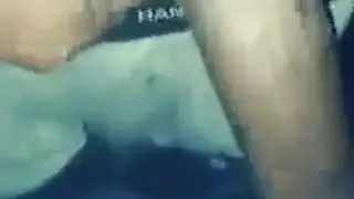 شرج وفرج مراهقة يتم توسيعهما بواسطة قضيب عملاق طوله 12 بوصة