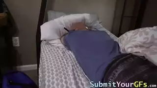 العاهرة الصغيرة آريا فاي تتوسل للجنس الإباحي العنيف