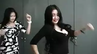 شاب سعودي ساخن في مقطع إباحي صريح