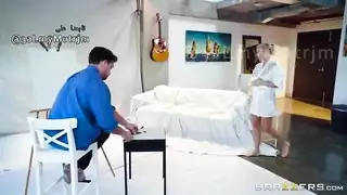 برازرز: فنان يضرب لوحة مؤخرة مستديرة مثالية في فيلم بورنو