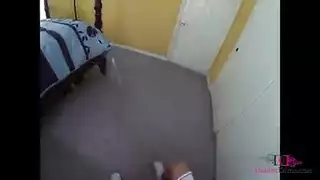 رياضات مائية متطرفة: التبول مباشرة على فرجها المفتوح