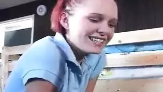 فتاة ذكية ترضع ثم تتلقى قذفاً على وجهها