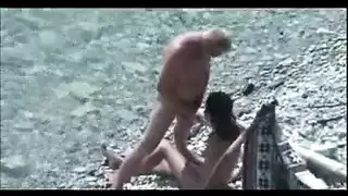 عمالقة السمر يمارسون الجنس مع مراهقات في لعبة أدوار الفصل الدراسي