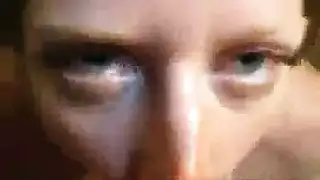 فتاة صغيرة تكشف مظهرها البريء لفيلم للكبار