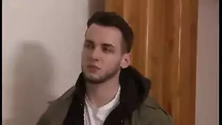 مع الحيوانات المتطرفة: رجل يضرب فرس في مشهد زوفيليا صريح