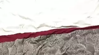 عمود شاحب كبير يحصل على مص من وحش سميك
