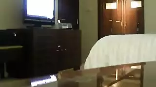 إغراء في الجناح: هذه العاهرة السعودية تريد قضيب عامل النظافة