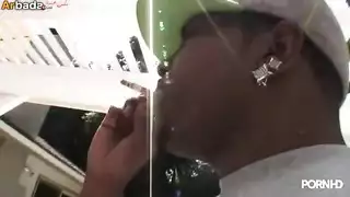 جنس جماعي عنيف: ليزا محاطة برجال سمر