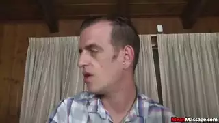 مدلكة شقراء تحصل على تدليك لشرجها قبل جنس صارم