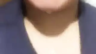 فتاة يائسة تريد قضيباً صلباً في فرجها وثدييها المثاليين