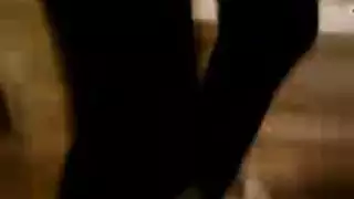 شاب صاحب قضيب عملاق يحصل على تدليك استمنائي زلق