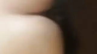 أم سمراء تتعرض للقذف بقوة من قبل فتاة مثلية في عقاب مهين للفرج