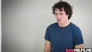 سمراء في مشهد صعب تظهر موهبتها في مص قضيب ضخم بعمق