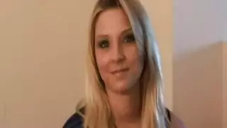 بيارا لأول مرة: مص قذر في حفلة جامحة