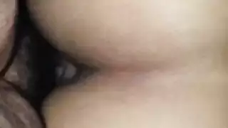 عاهرة الشطيرة: تأخذ خشبين عميقًا بداخلها