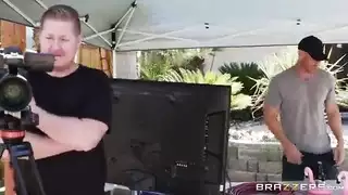 لا حاجة للتدليك عندما يمارس عشيقها الجنس معها بعنف في جناح فاخر