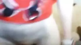 جنس شرجي صارم وتنورة مع فتحات وردية ضيقة