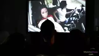 نساء أكبر سناً يحصلن على ثقوب ممتلئة