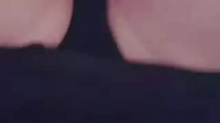 سارقة المتجر المحلي تُعاقب بتلقي جماع قاسي على الأريكة